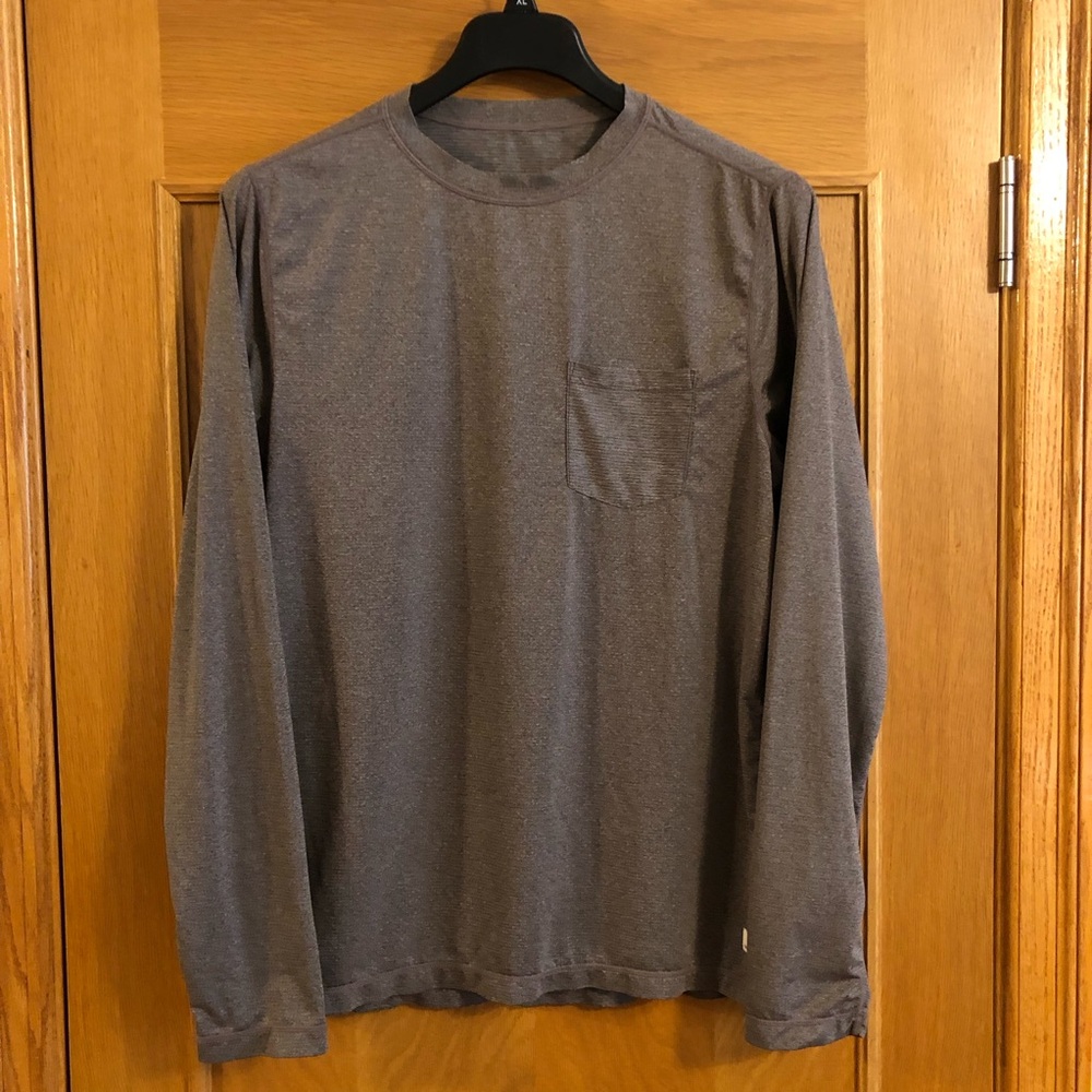 Vuori Tradewind Performance Long-Sleeve Tee T-Shirt Size L